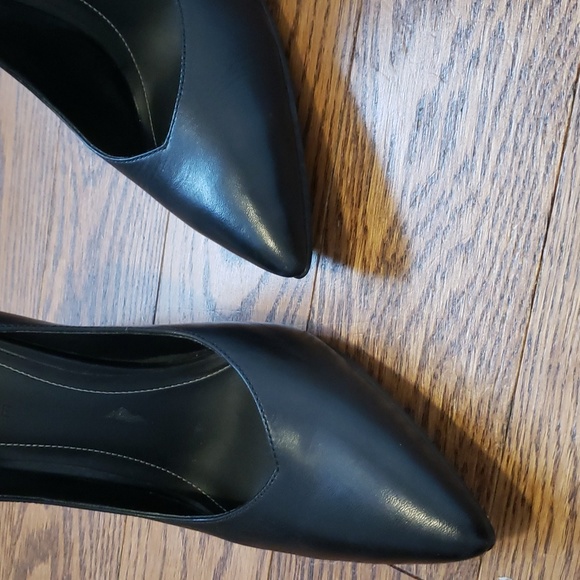 Kendall + Kylie Black Heels - Picture 2 of 12